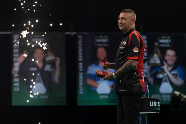 Premier League 2021: Aspinall zostáva na čele tabuľky po dôležitom víťazstve